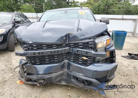 2020 Chevrolet Silverado K1500 Custom z USA, uszkodzony, nr VIN 1GCRYBEF3LZ367919